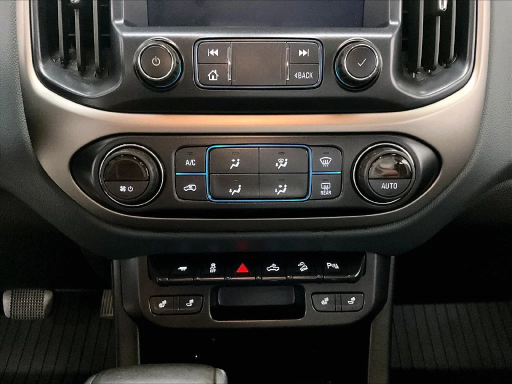Used 2020 Black Chevrolet Z71 image 16