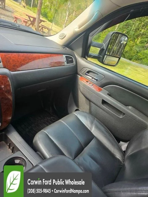 Used 2010 White Chevrolet LTZ image 7