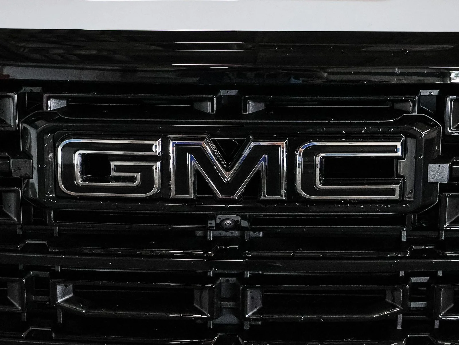 New 2026 White GMC Elevation image 13