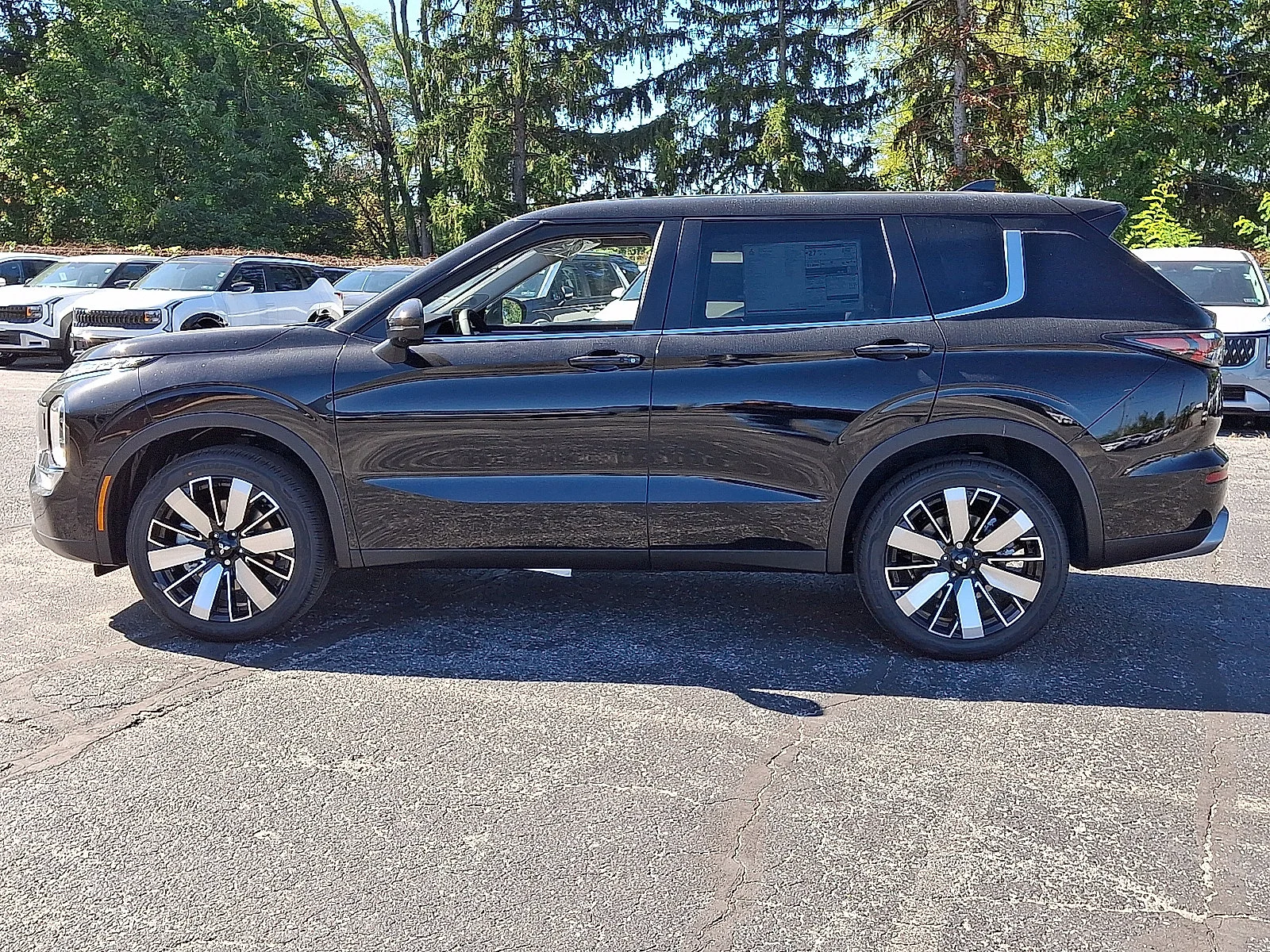 New 2026 Black Mitsubishi SE image 5