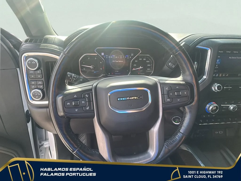 Used 2022 White Frost Tricoat GMC Denali image 17
