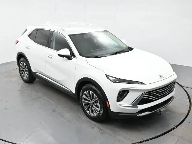 Used 2024 Summit White Buick Preferred image 32