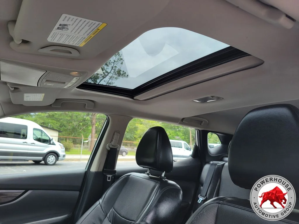 Used 2021 Silver Nissan SL image 23