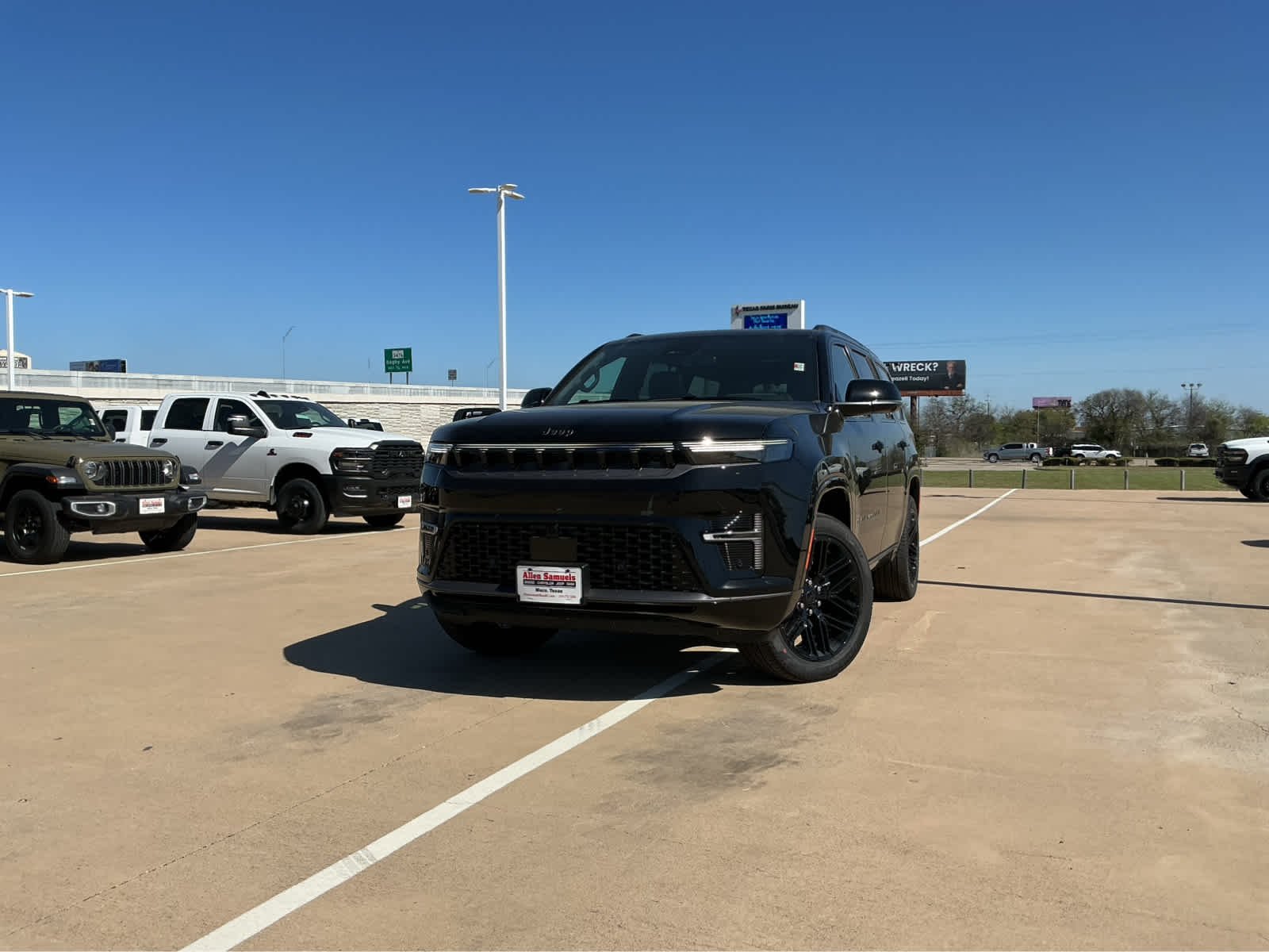 New 2026 High Gloss Black Exterior Paint Jeep Limited Reserve image 2