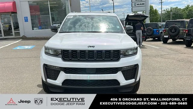 New 2026 Bright White Clear-Coat Exterior Paint Jeep Limited image 3