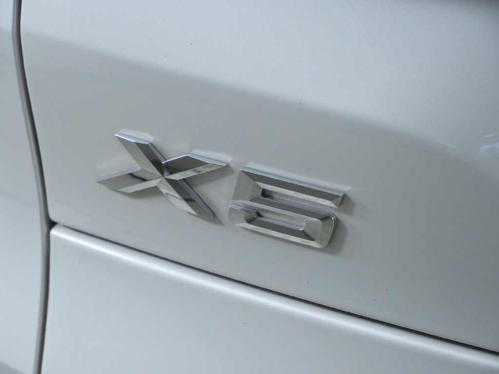 Certified Used 2024 Mineral White Metallic BMW xDrive40i image 16