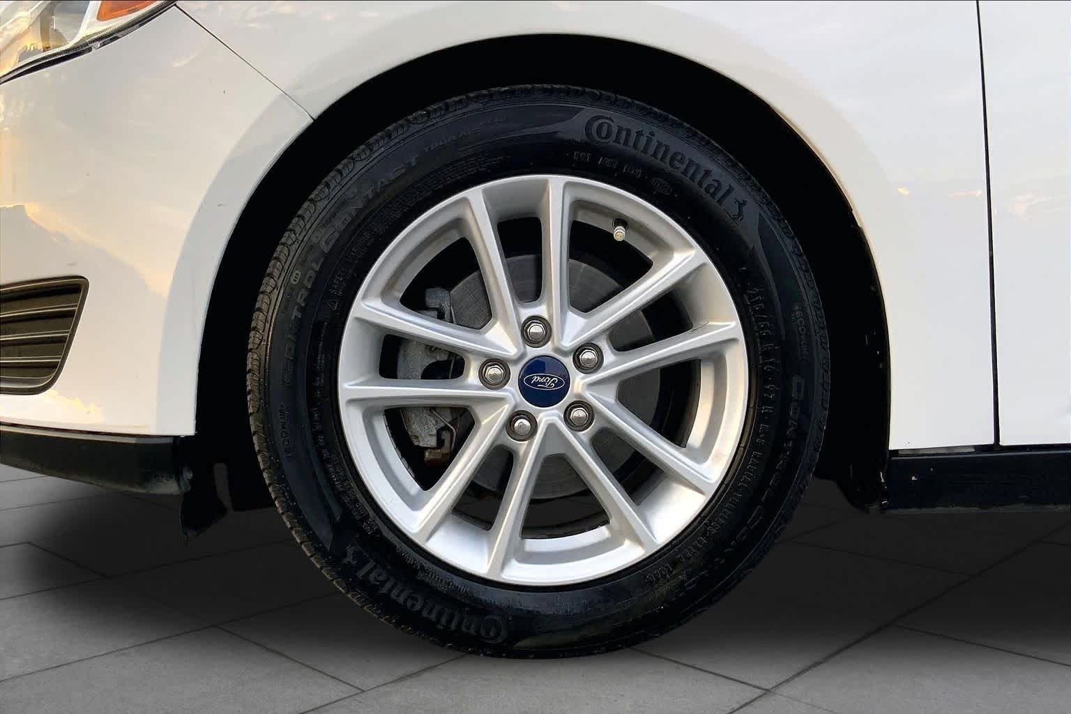 Used 2017 Oxford White Ford SE image 11