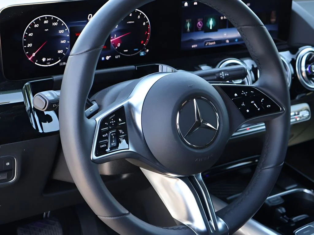Used 2026 Cirrus Silver Metallic Mercedes-Benz GLA 250 image 18
