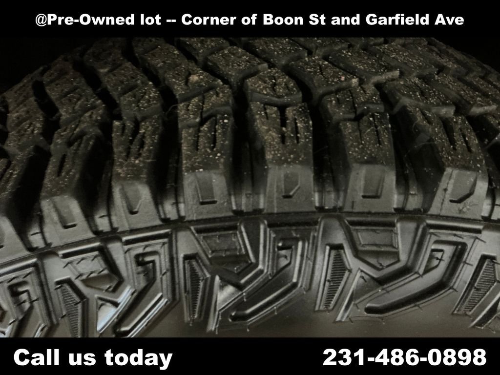 Used 2024 Silver Ford Badlands image 12