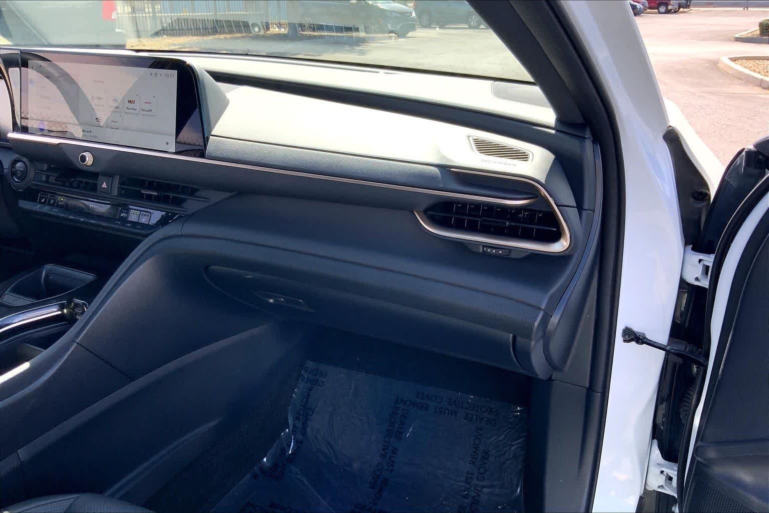 2026 Toyota Crown XLE - Photo 18