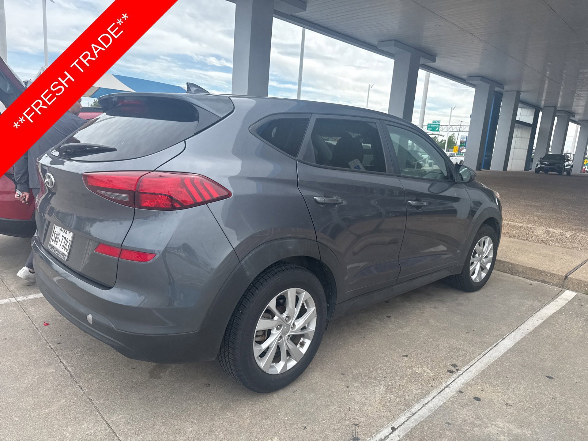 Used 2019 Gray Hyundai SE image 4
