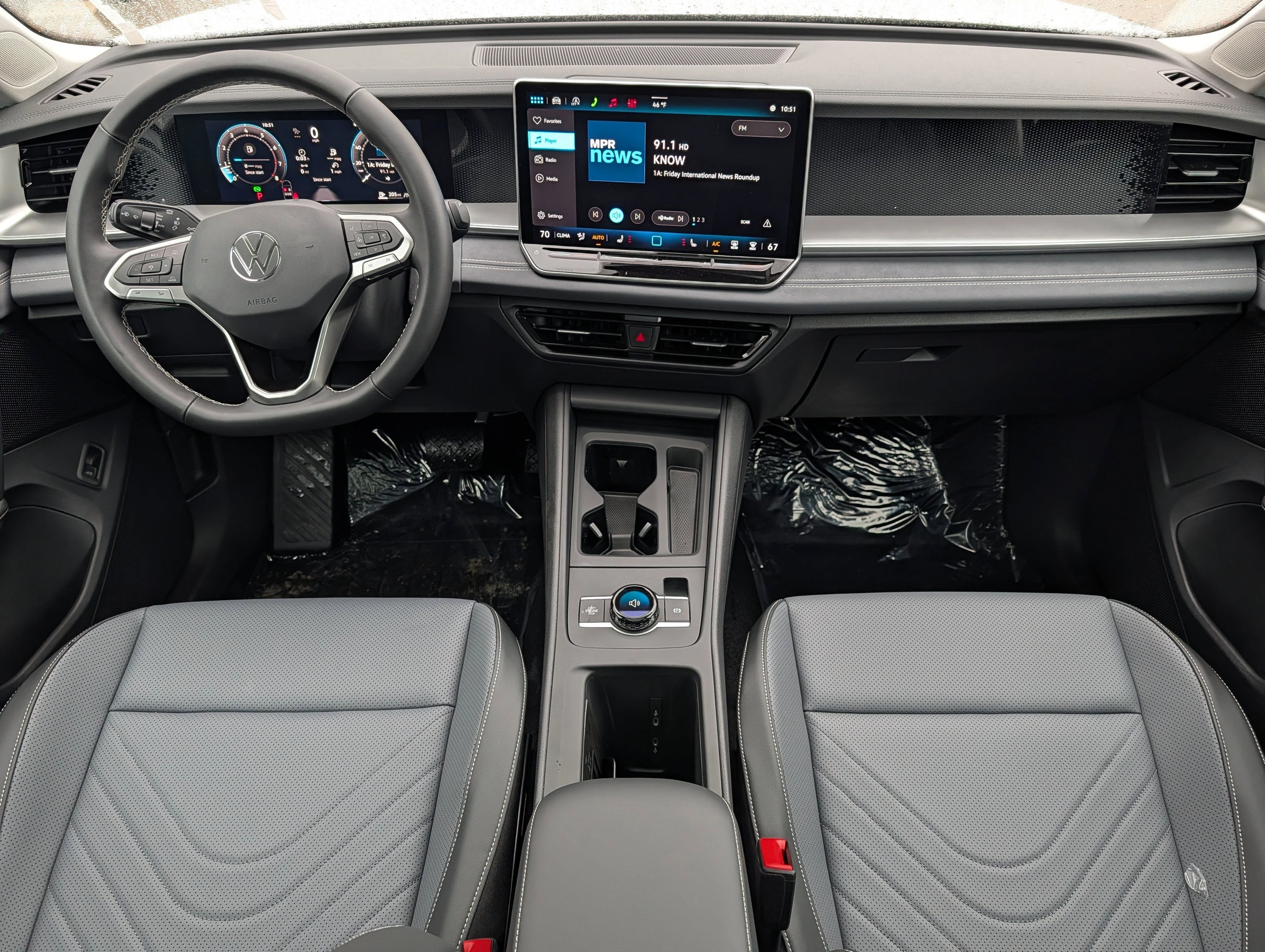New 2026 Deep Black Pearl Volkswagen SE image 4