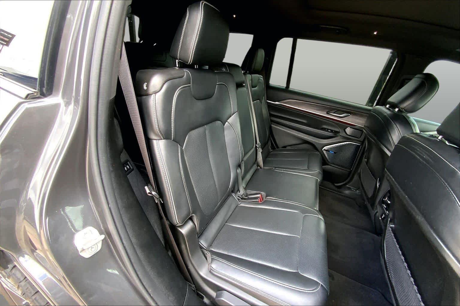 Used 2022 Baltic Gray Metallic Clearcoat Jeep Overland image 18