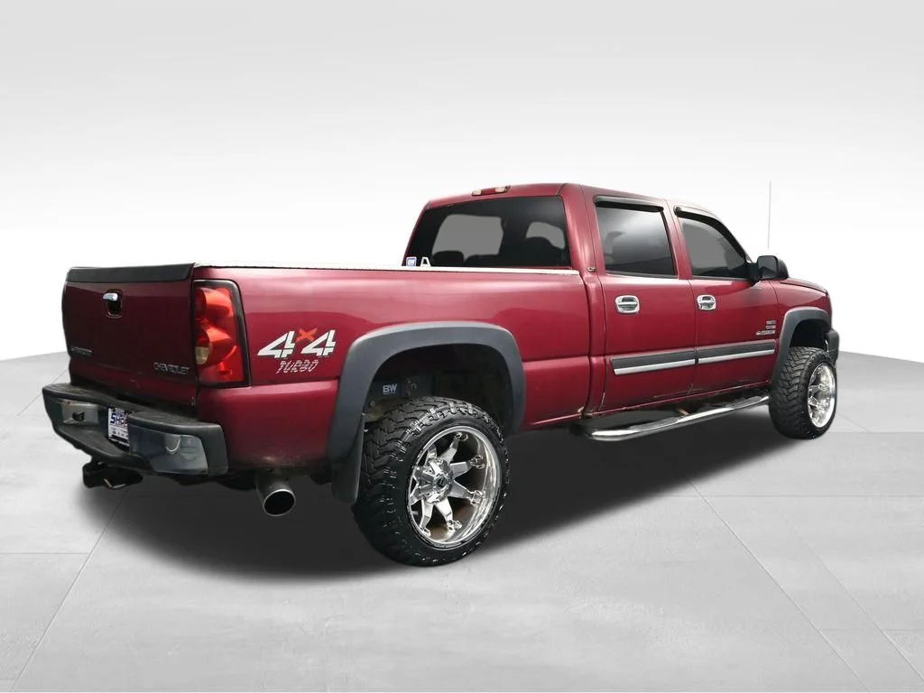 Used 2005 Red Chevrolet LT image 5