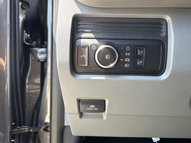 New 2027 Gray Ford F250 4X4 CREW/C image 19