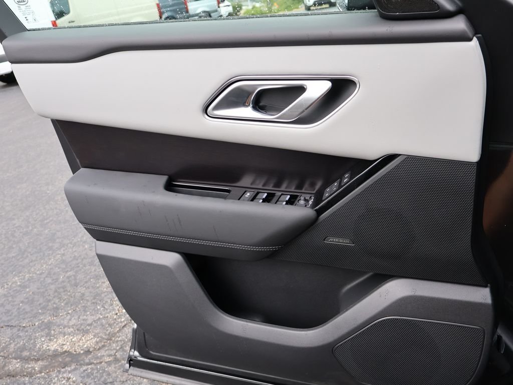 New 2026 Carpathian Grey Land Rover  image 35