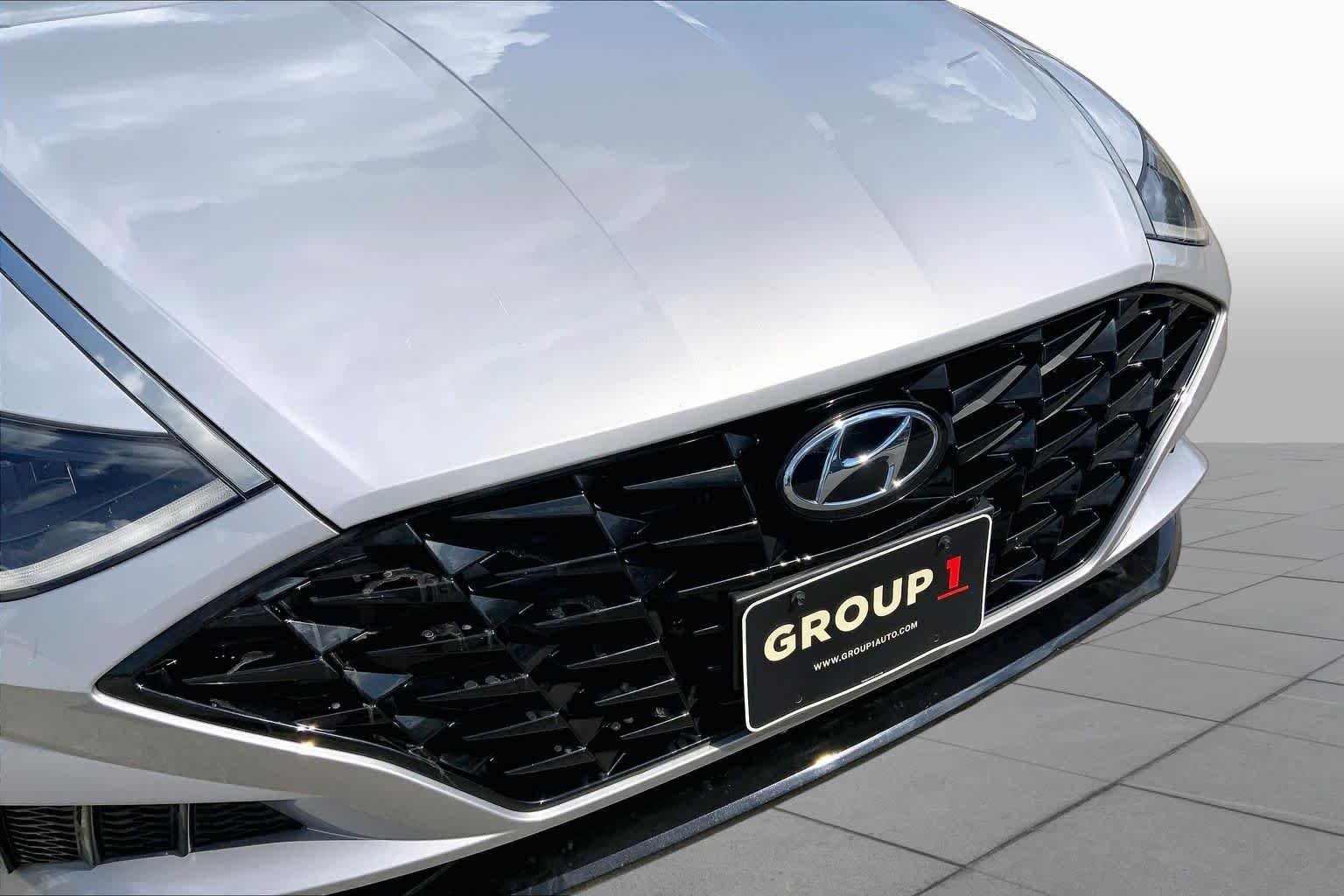 Used 2023 Hampton Gray Hyundai SEL image 30