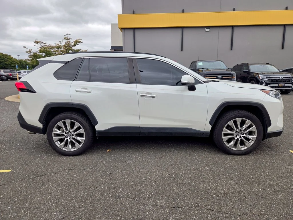 Used 2019  Toyota Limited image 8