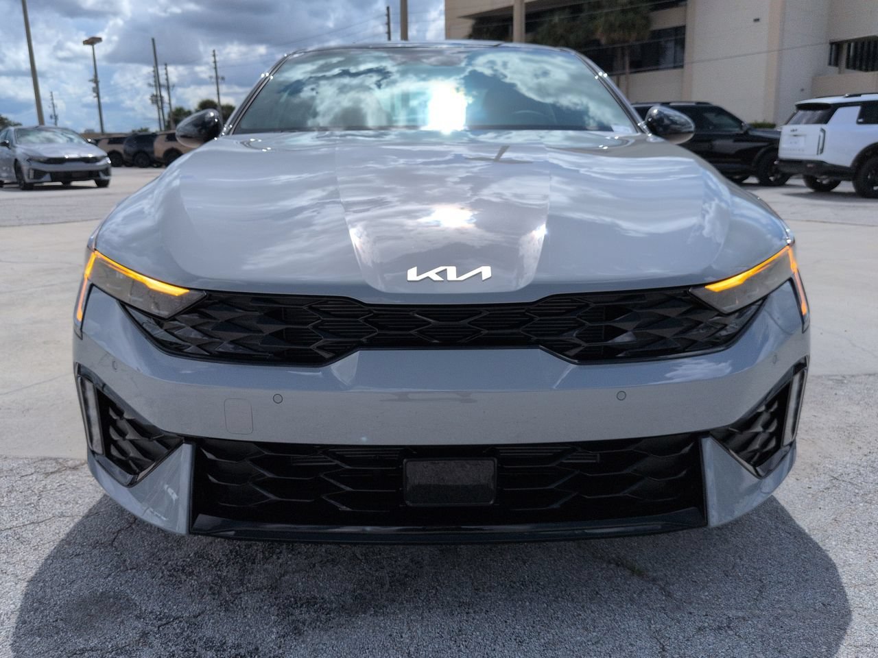 New 2027 Wolf Gray Kia GT-Line image 9