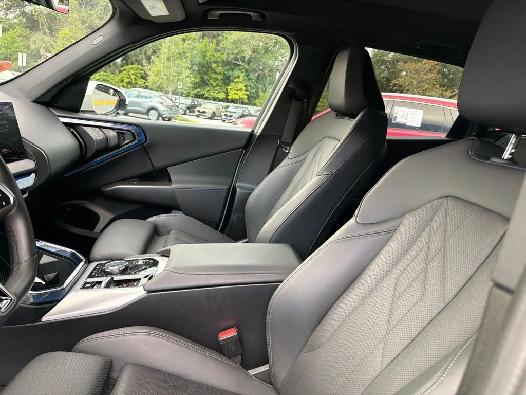 Used 2025 Alpine White BMW 30 xDrive image 21