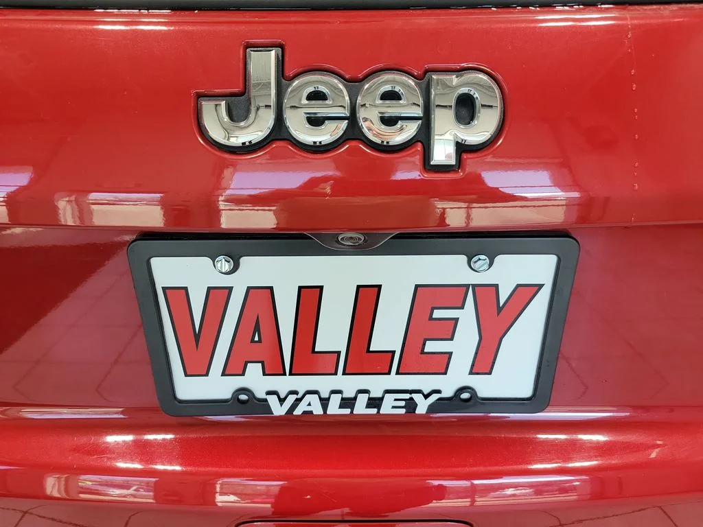 Used 2019 Red Jeep Latitude image 19