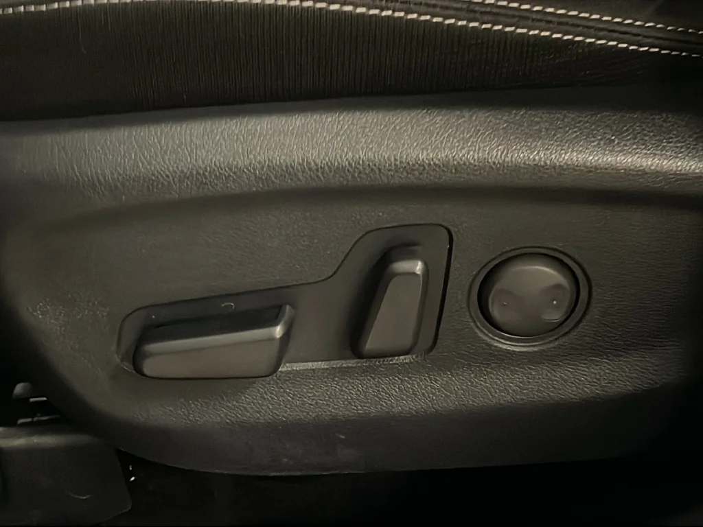 Used 2022 White Kia LX image 18