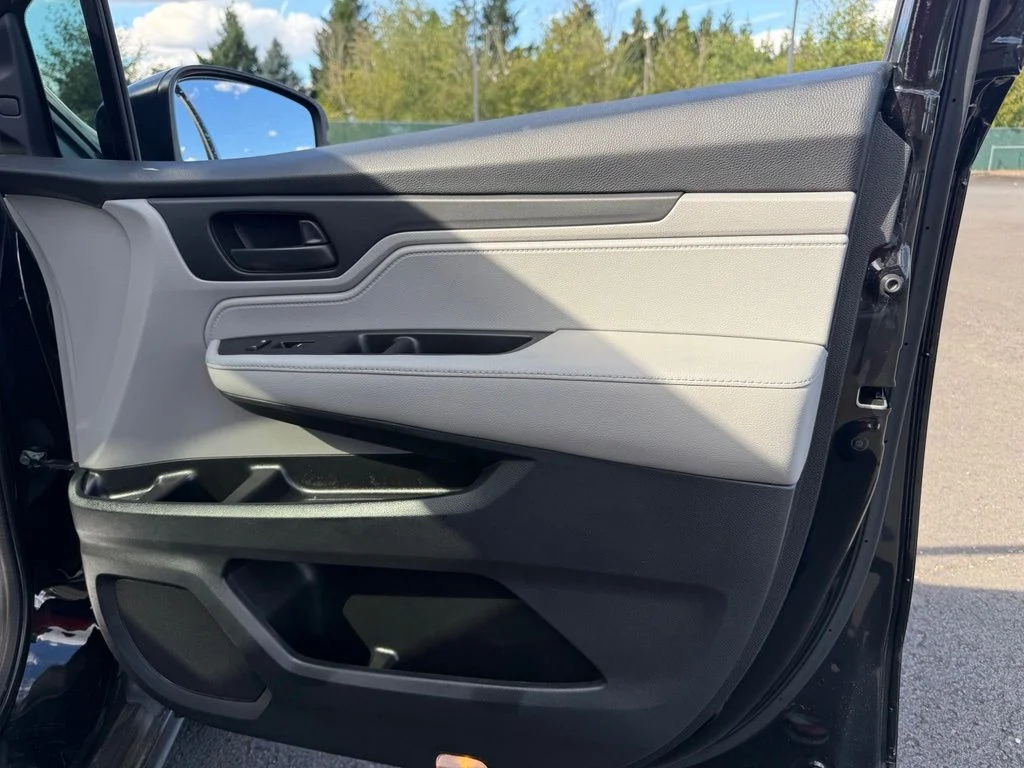 Used 2018 Crystal Black Pearl Honda EX-L image 24