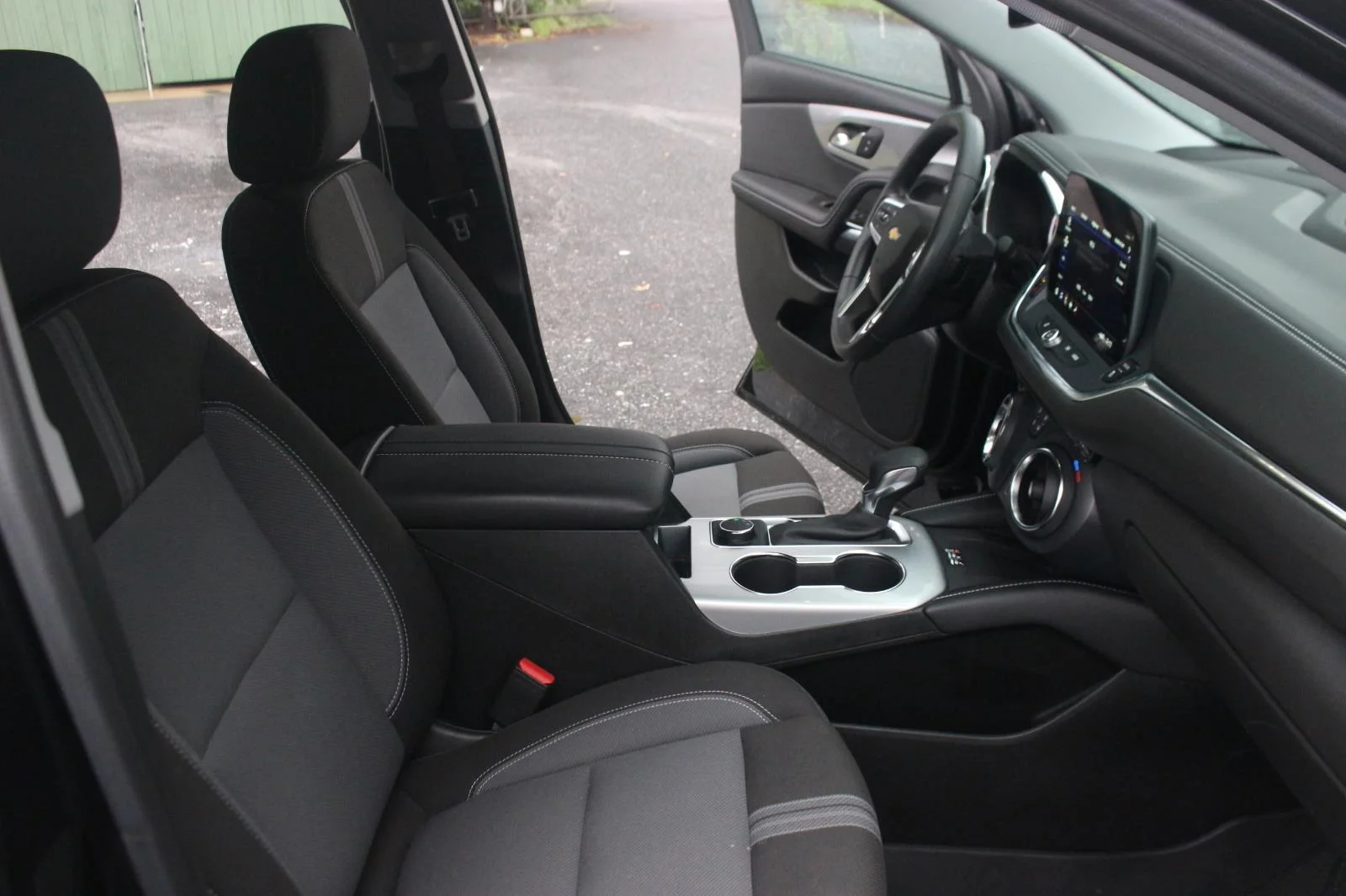 Used 2024 Black Chevrolet 2LT image 32