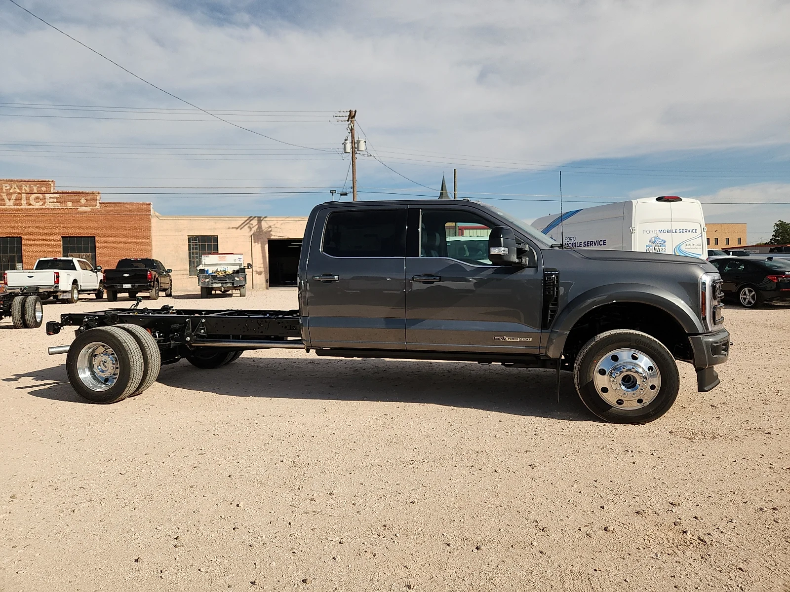 New 2027 Carbonized Gray Metallic Ford Platinum image 8