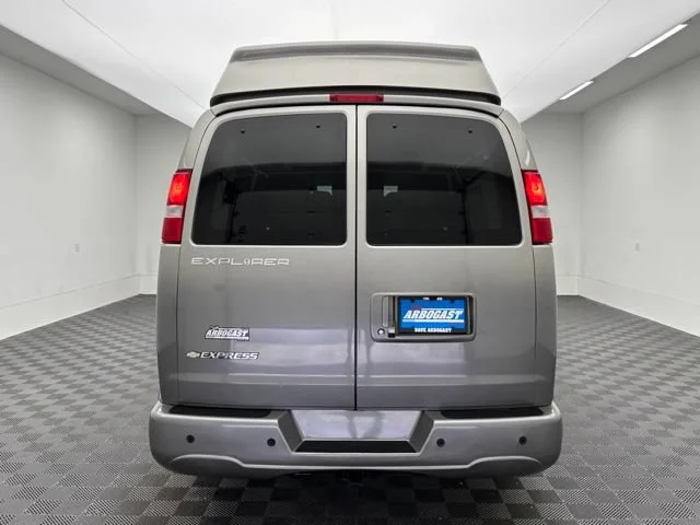 Used 2021 SPECIAL EXTERIOR COLOR Chevrolet LS image 9