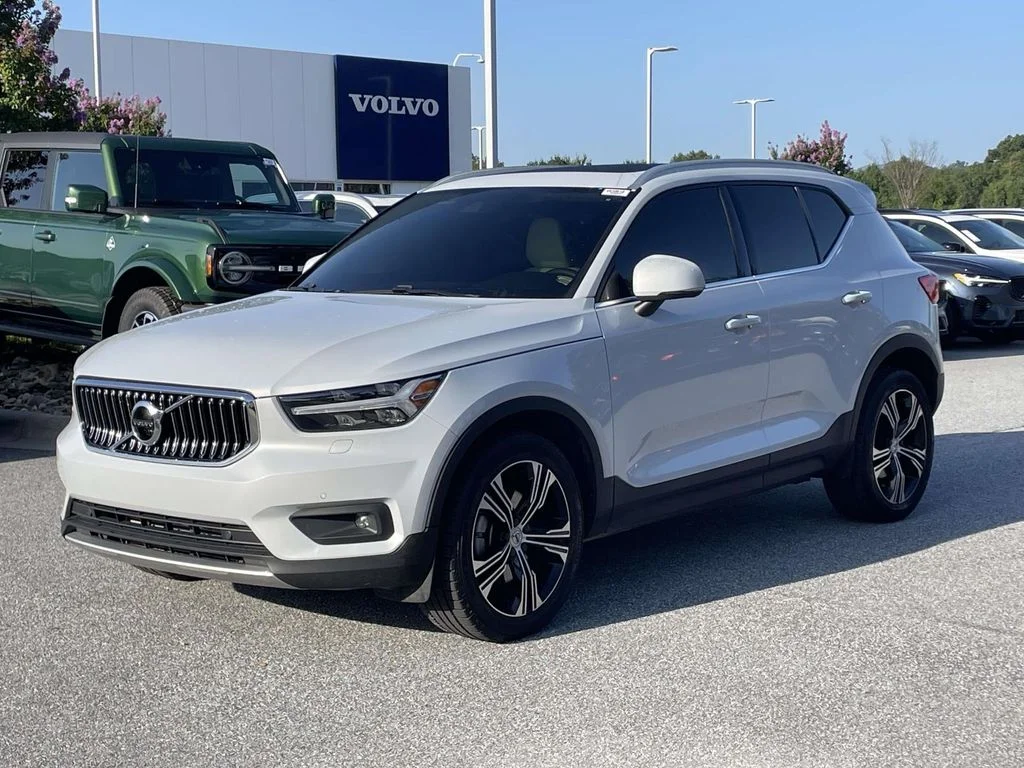 Used 2022 Glacier Silver Metallic Volvo Inscription image 24