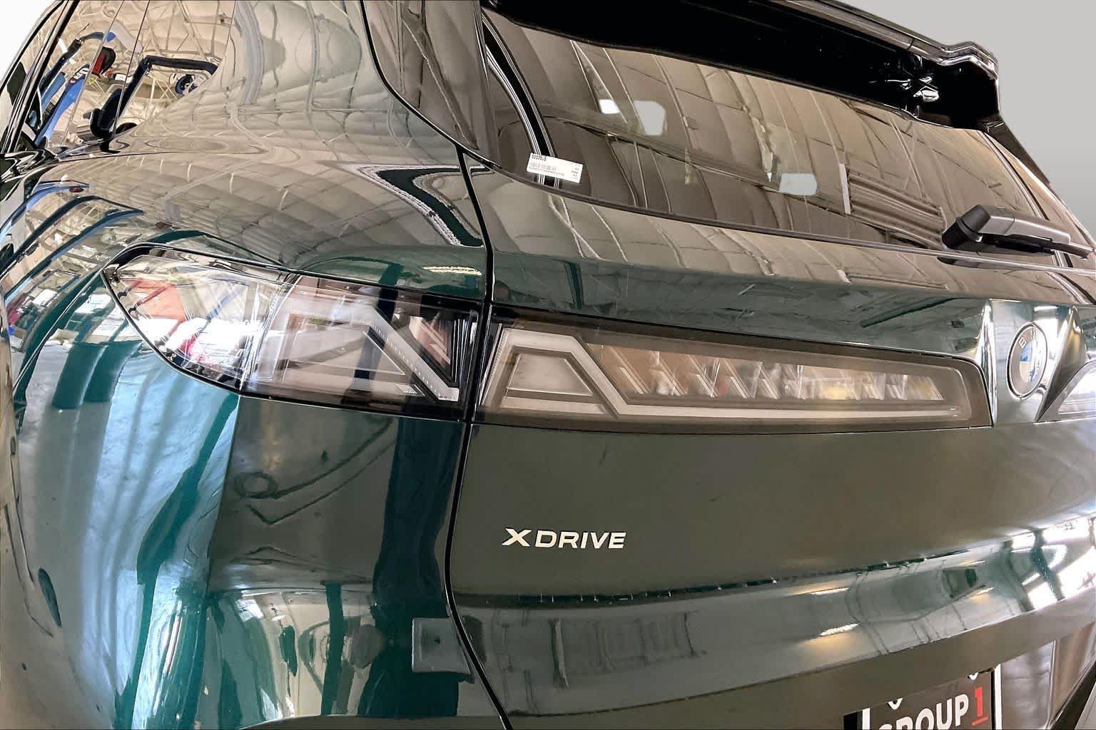 New 2027 Vancouver Green Metallic BMW 40 xDrive image 14