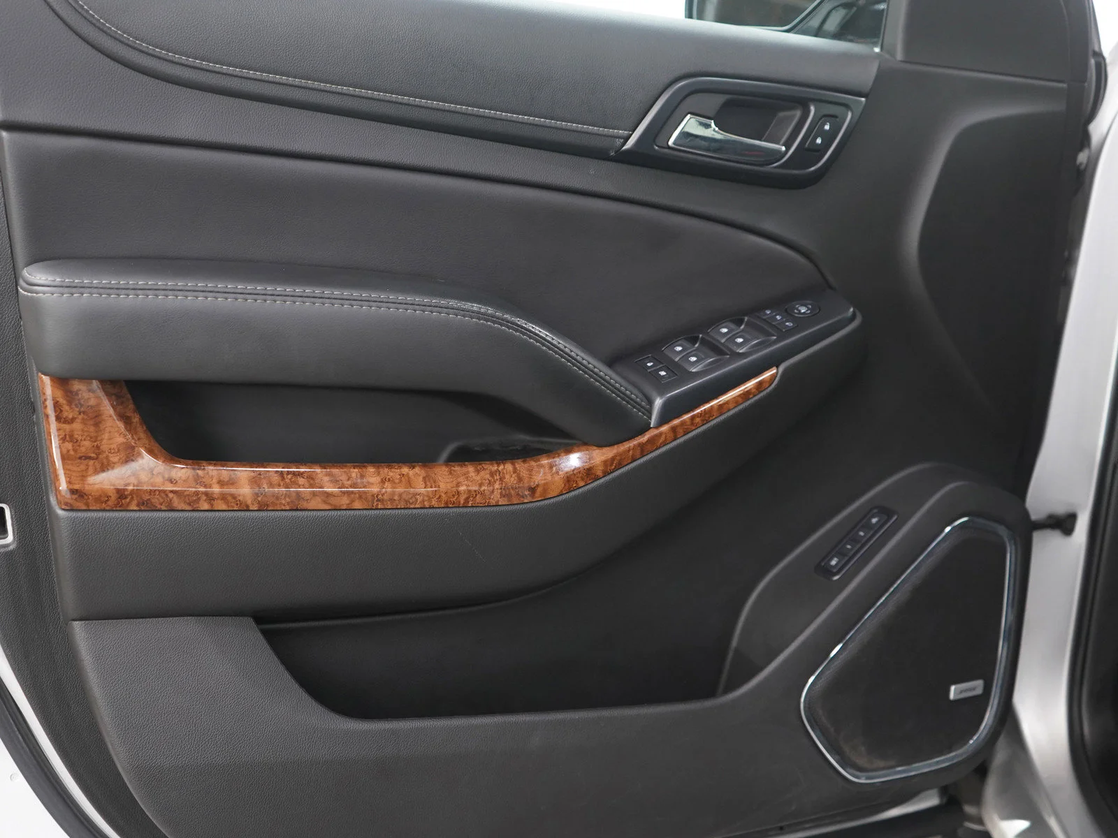 Used 2018 Silver Ice Metallic Chevrolet Premier image 20