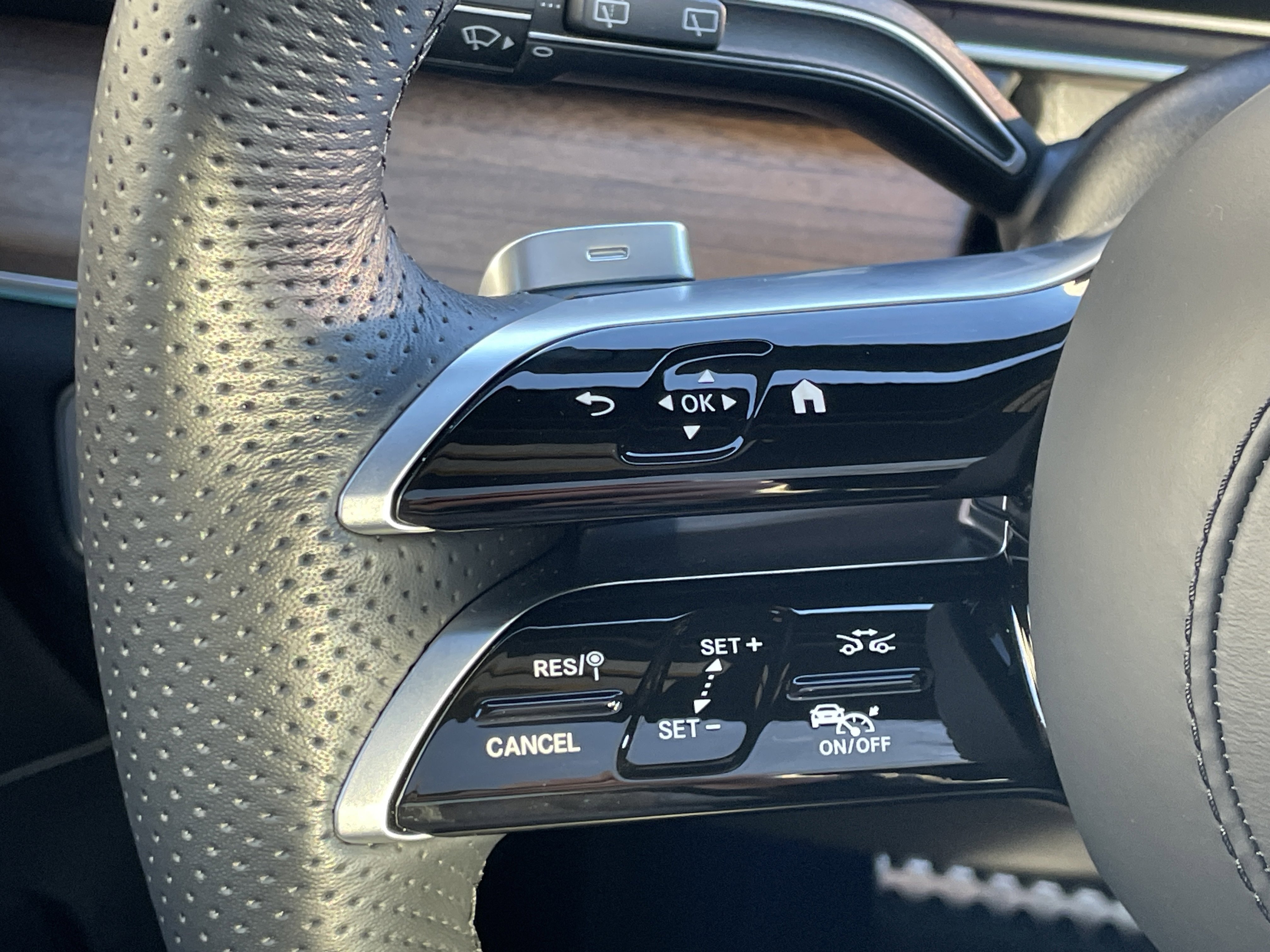 Certified Used 2025 Selenite Grey Metallic Mercedes-Benz GLS 450 4MATIC® SUV image 29