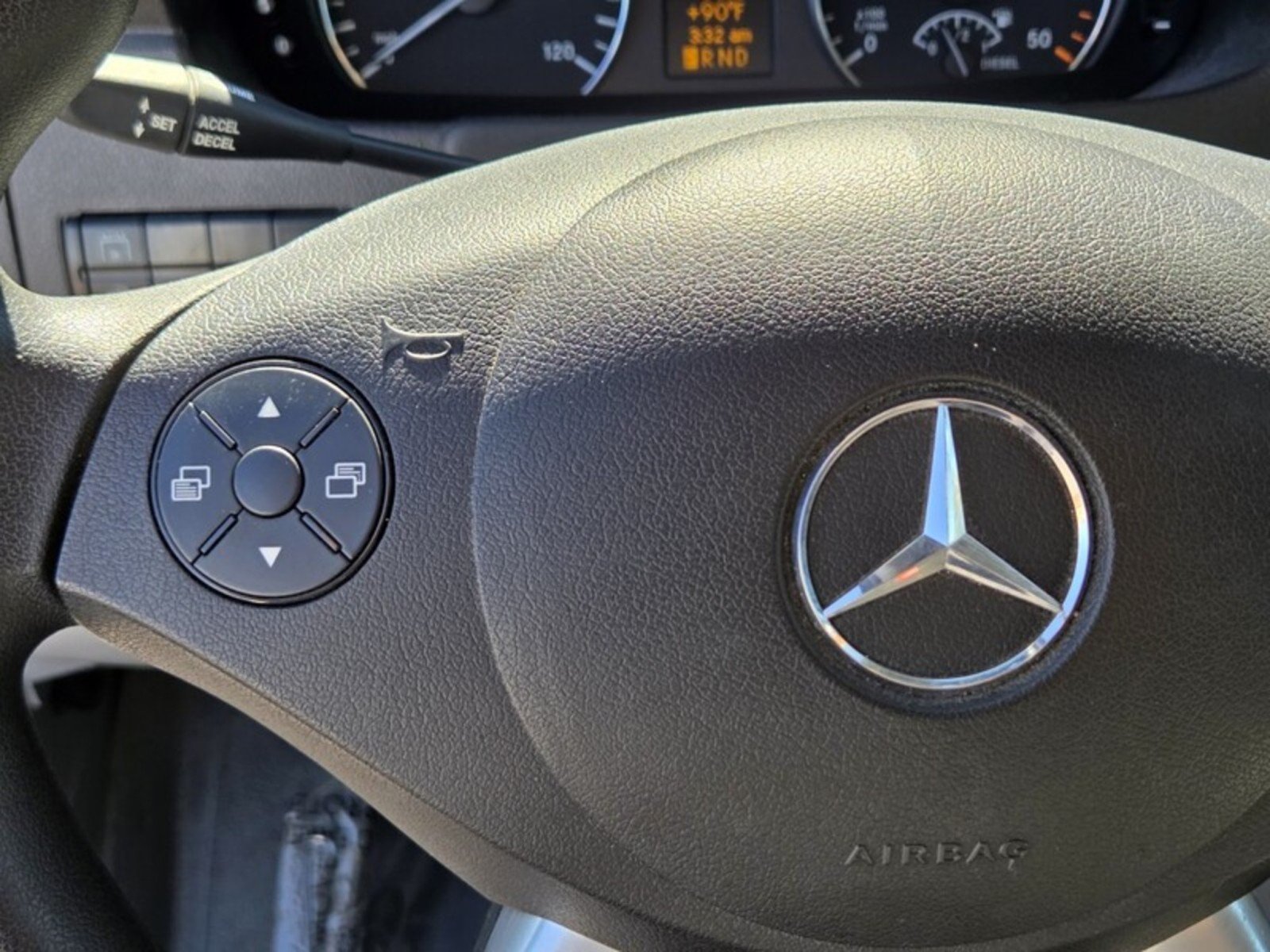 Used 2017 Arctic White Mercedes-Benz Worker image 28