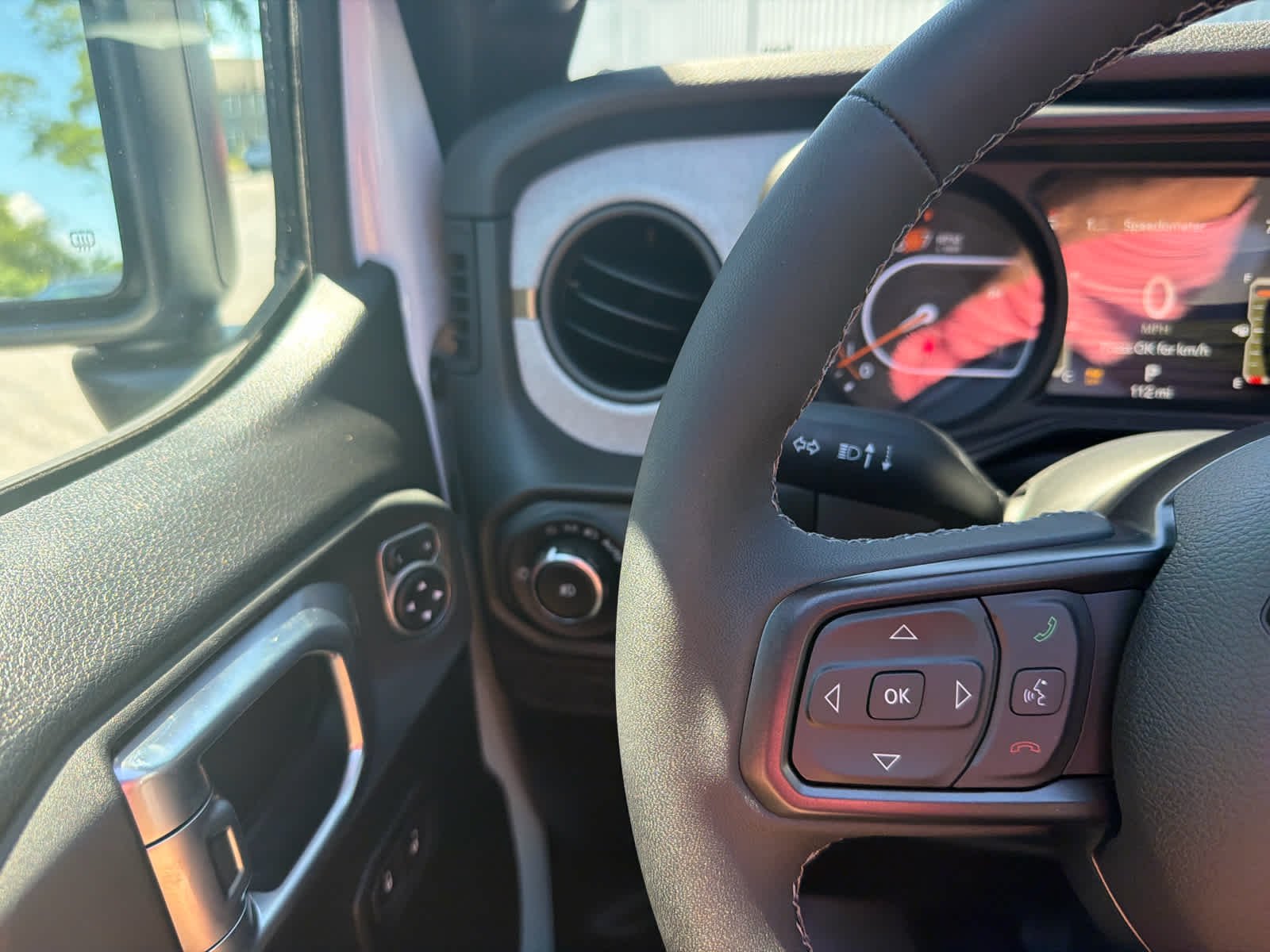 New 2026 Bright White Clear-Coat Exterior Paint Jeep Sport S image 27
