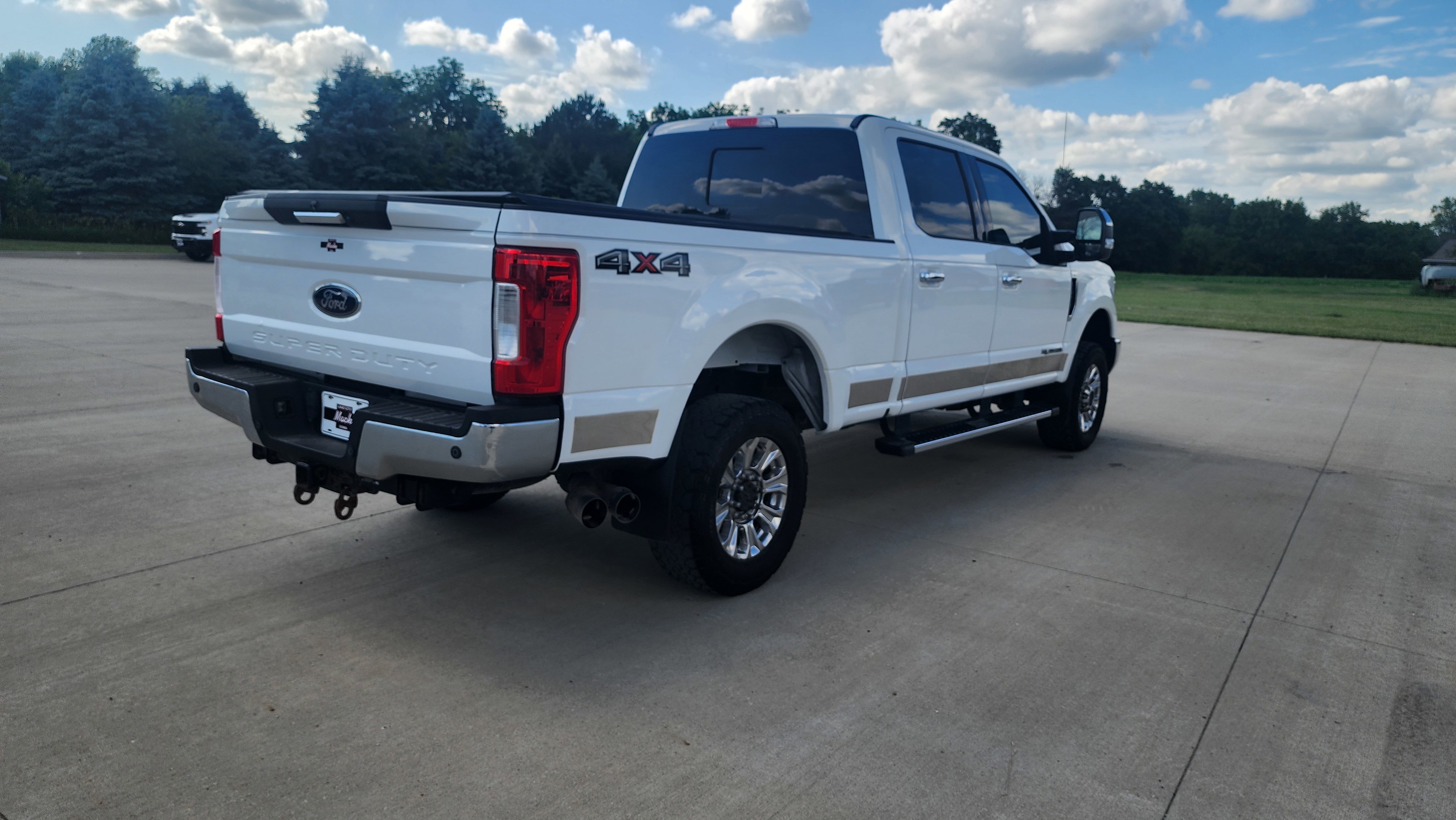 Used 2017 Oxford White Ford Lariat image 5