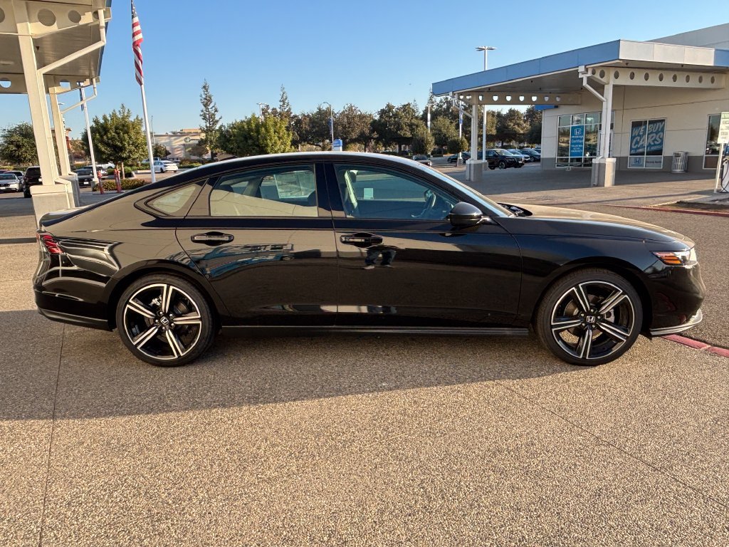 New 2026 Crystal Black Pearl Honda SE image 4