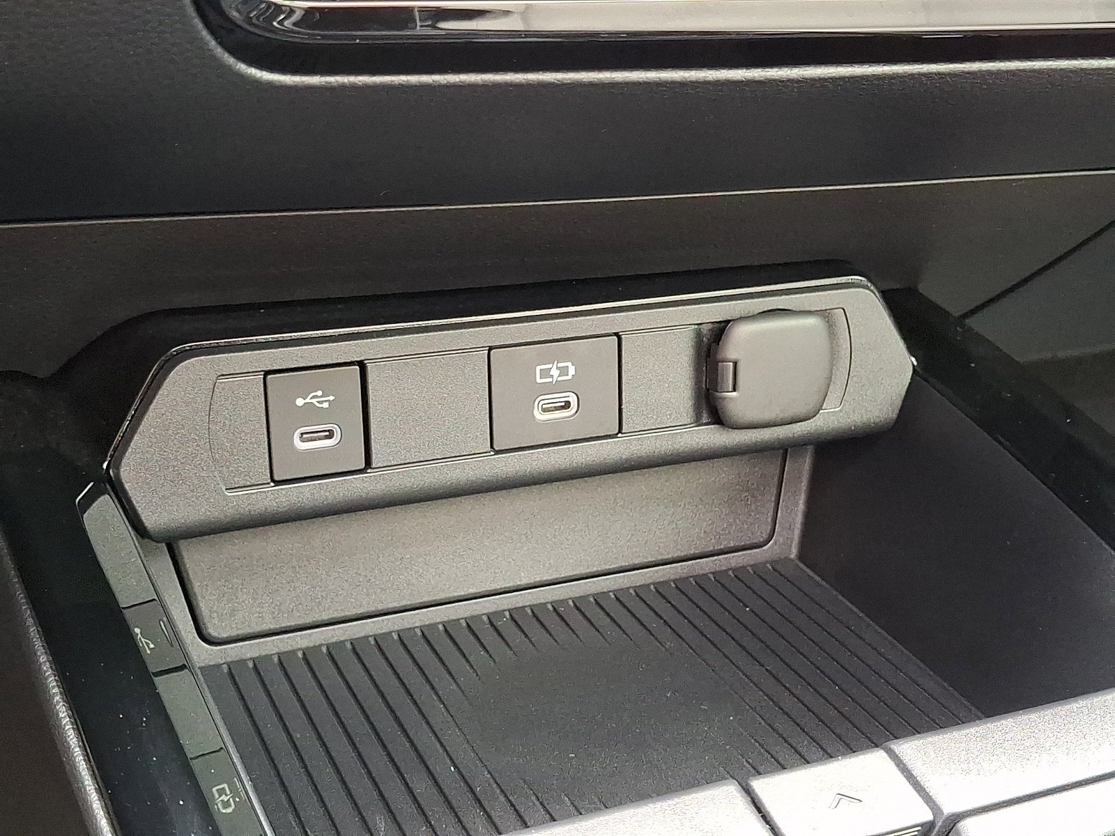 Certified Used 2025 CUTTING EDGE Toyota Limited image 25