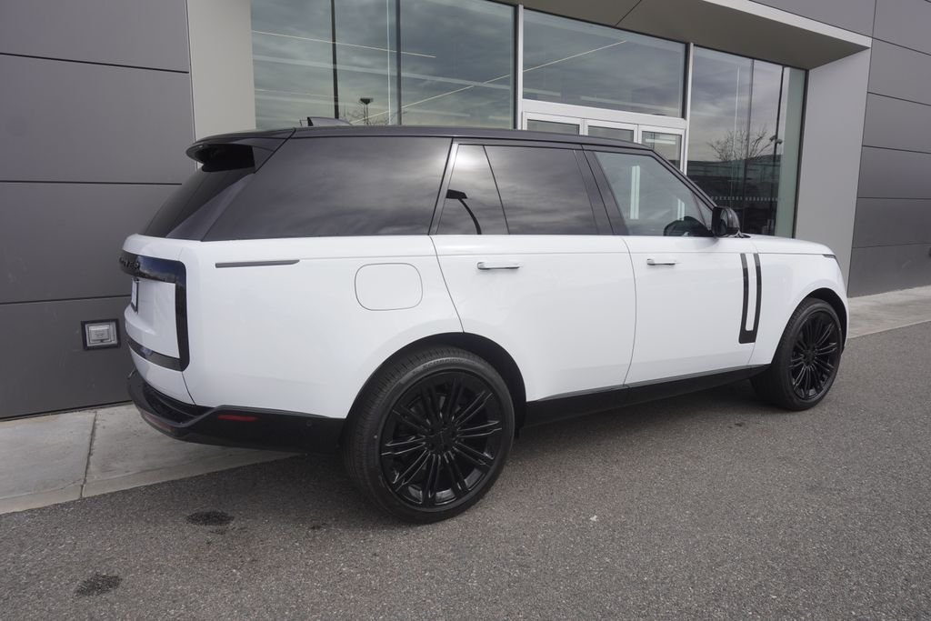 New 2026 Fuji White Land Rover SE image 4