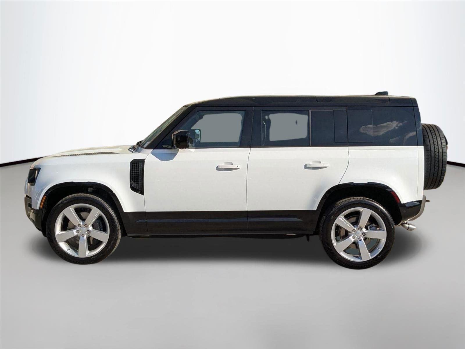 Used 2025 Fuji White Land Rover X-Dynamic SE image 8