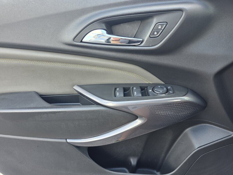 Used 2025 Sterling Gray Metallic CHEVROLET FWD 4DR ACTIV image 33