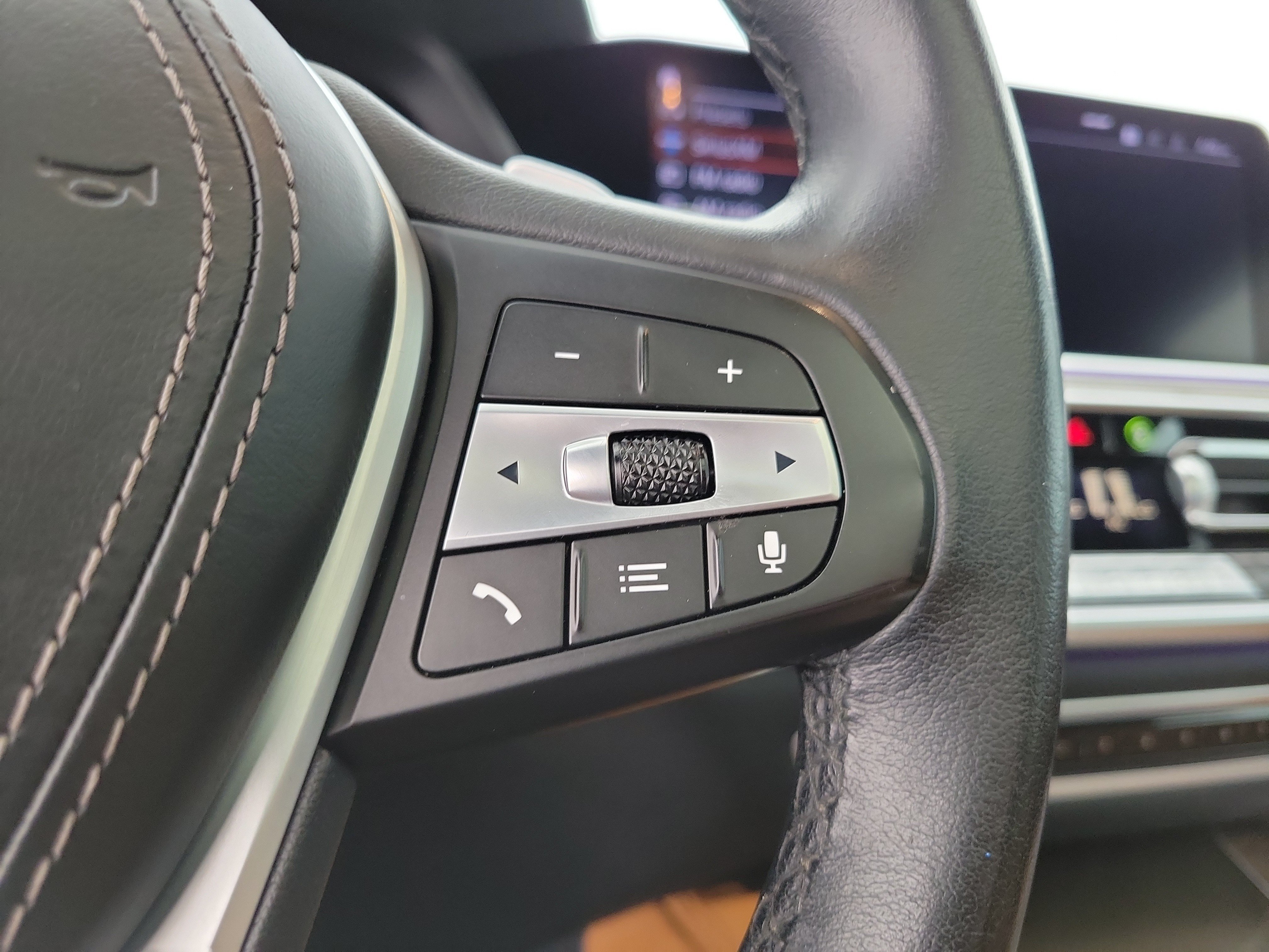 Used 2022 Jet Black BMW xDrive40i image 25