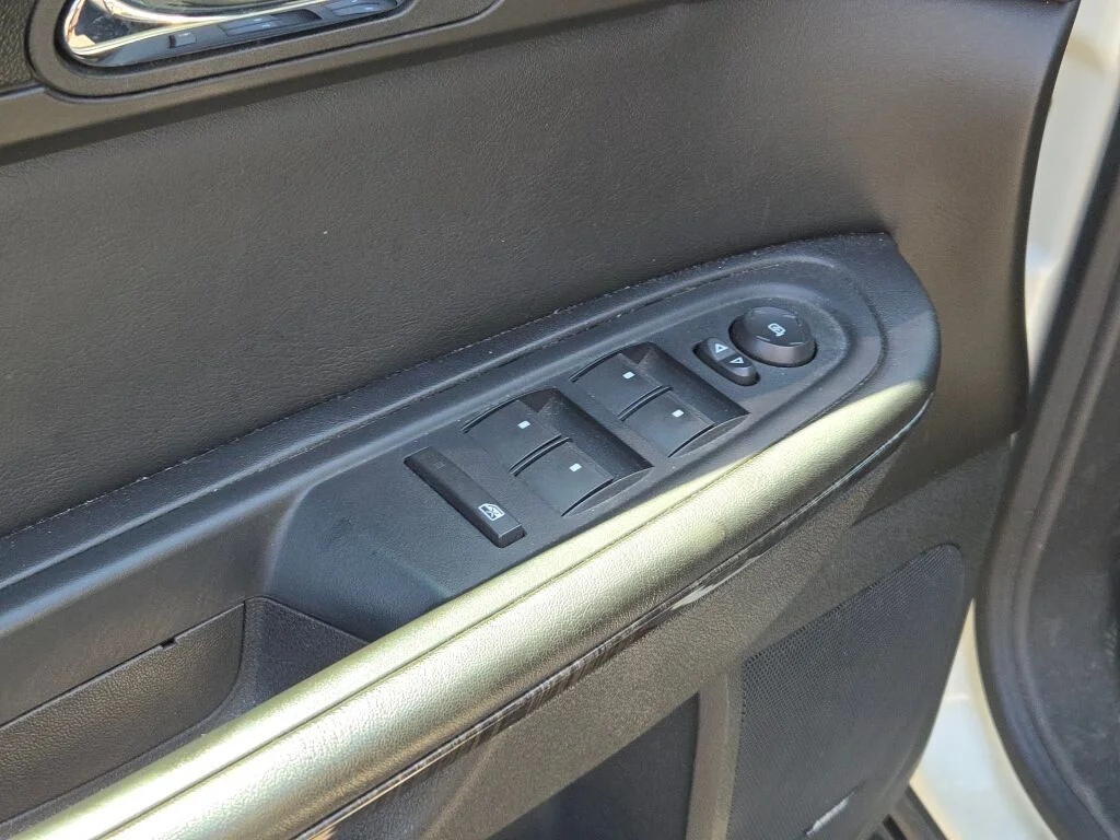 Used 2015 White GMC SLT-1 image 21