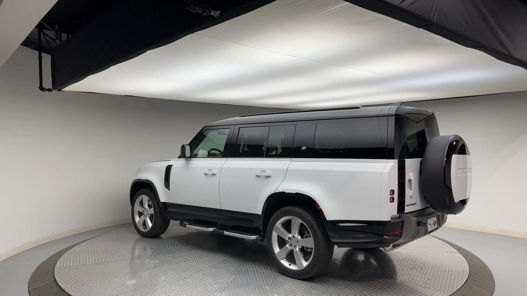 Used 2024 Fuji White Land Rover X-Dynamic SE image 6