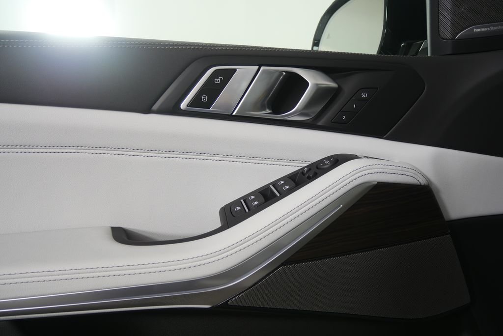 New 2026 Alpine White BMW sDrive40i image 8