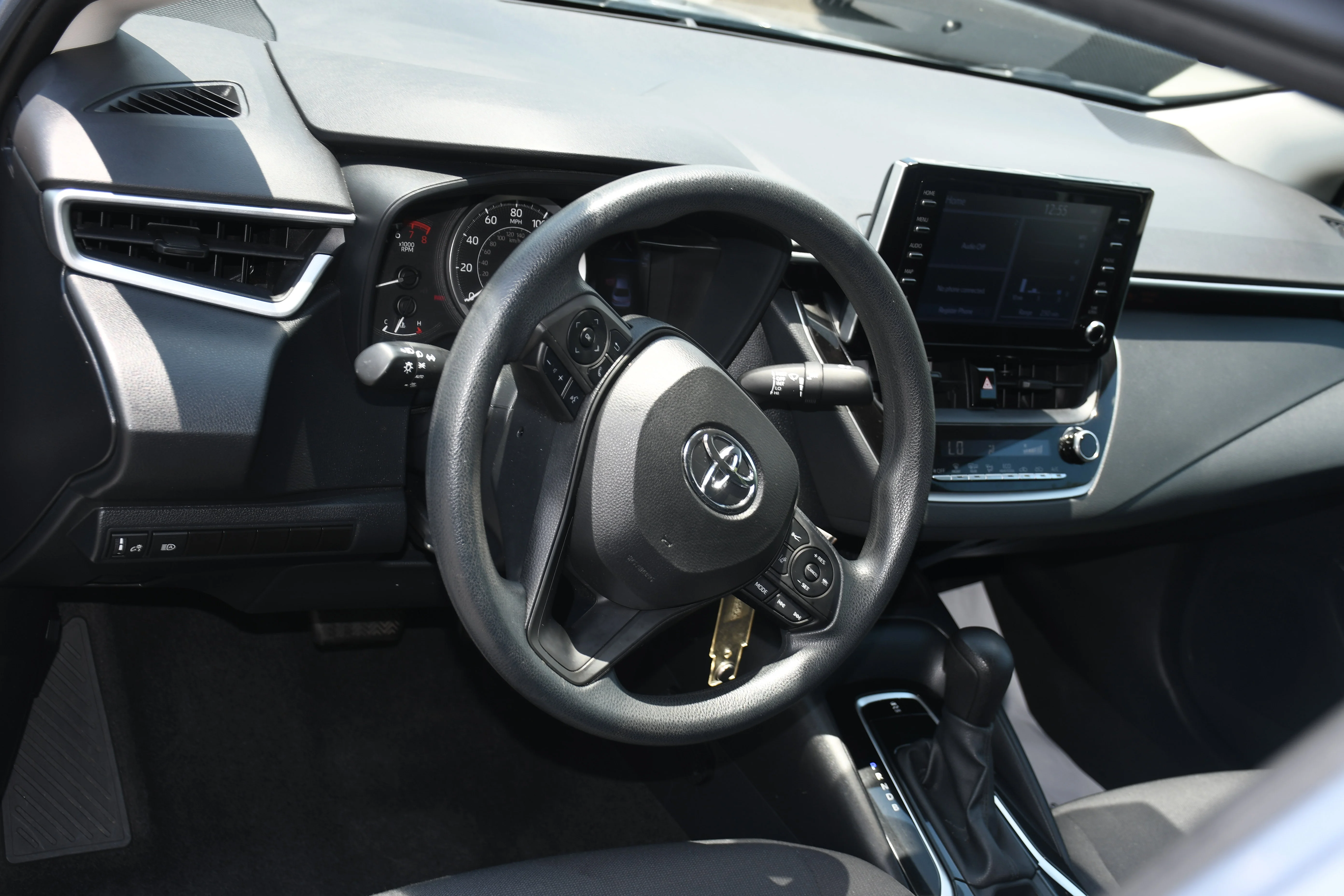 Certified Used 2020  Toyota LE image 6