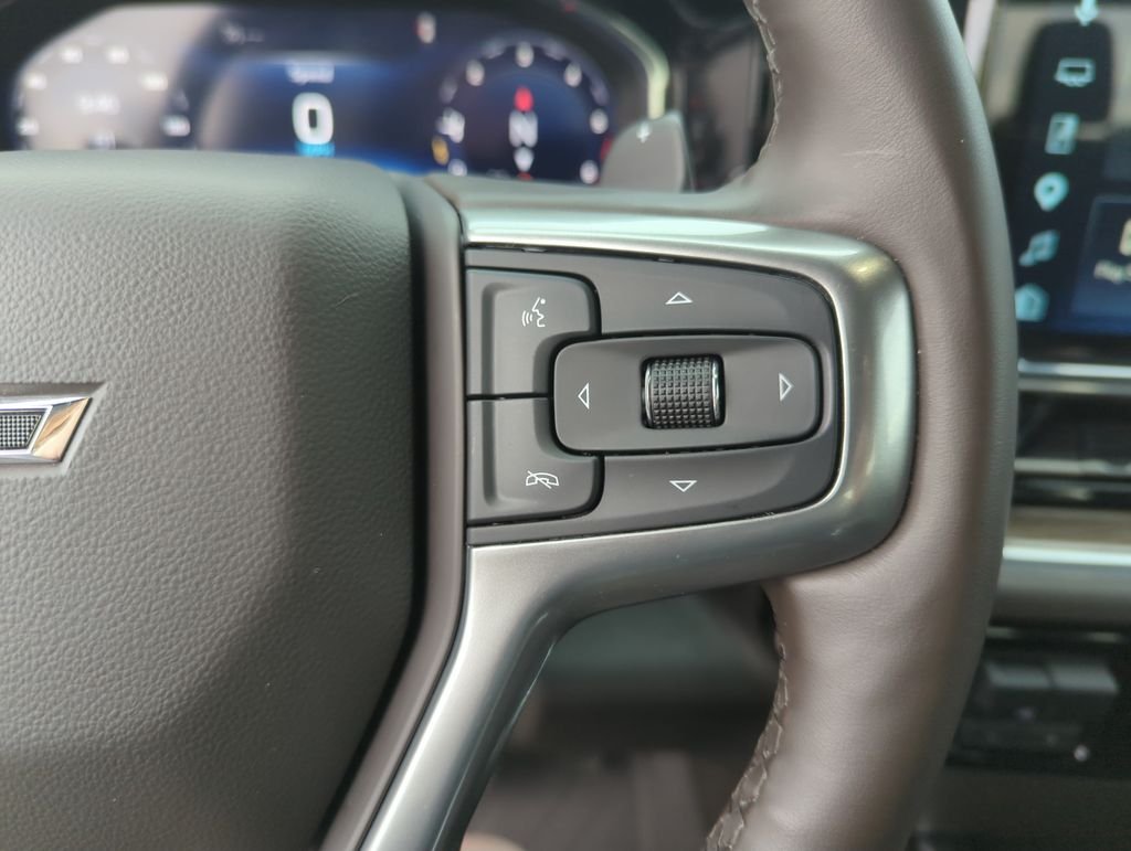 Used 2025 White Chevrolet RST image 21