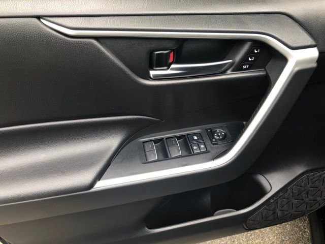 Used 2022 Blue Toyota XLE Premium image 22