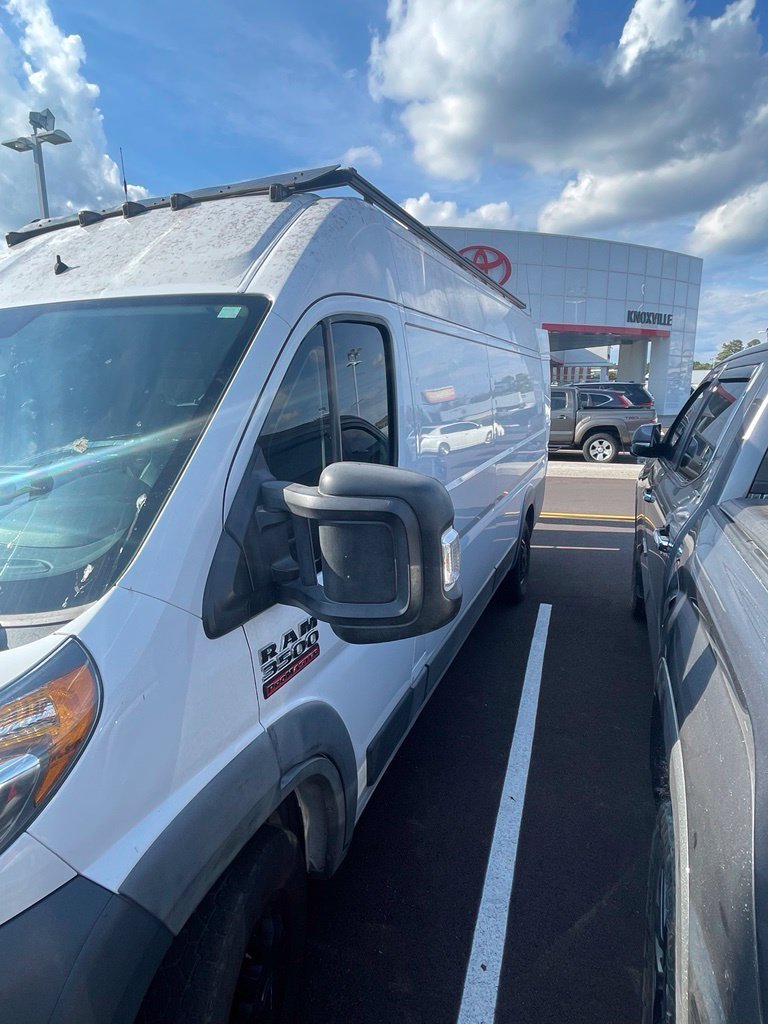 Used 2018 White Ram High Roof image 11